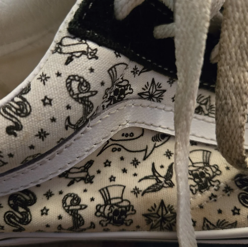 Vans Black and White Sneakers Classic Skate Style size mens 9.5 women's 11 - Picture 5 of 7